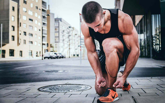 Waarom Rust Essentieel Is voor Je Trainingsresultaten - Slaap is veel meer dan alleen rust voor je lichaam. Het speelt een cruciale rol in het herstel en de opbouw van spieren. In dit artikel beantwoorden we veelgestelde vragen over slaap en spiergroei, o